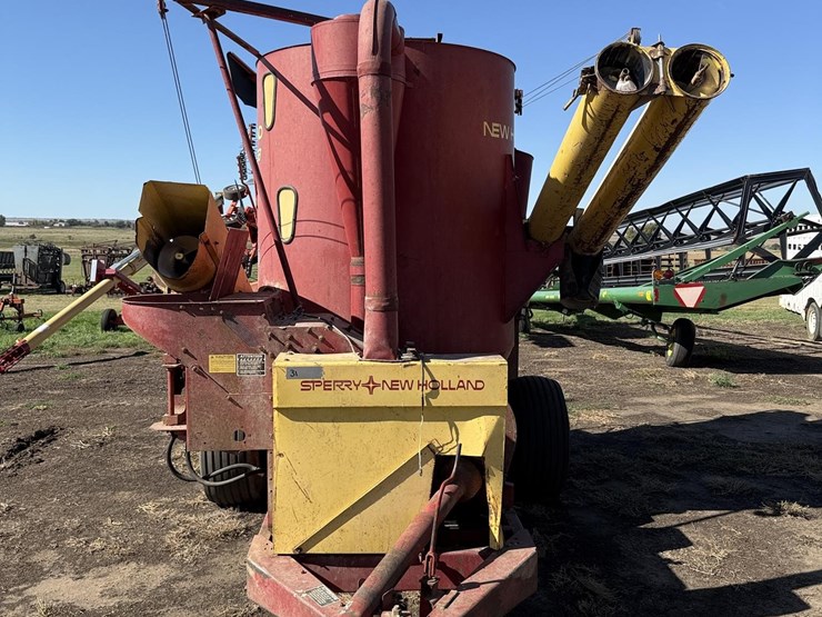 new-holland-358-image-2