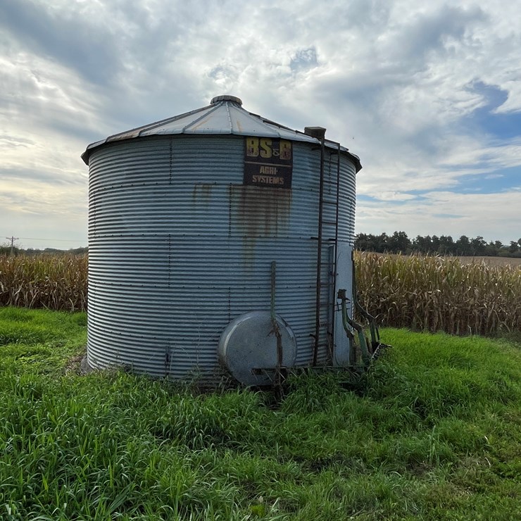 #4496 • BS & S Grain Bin