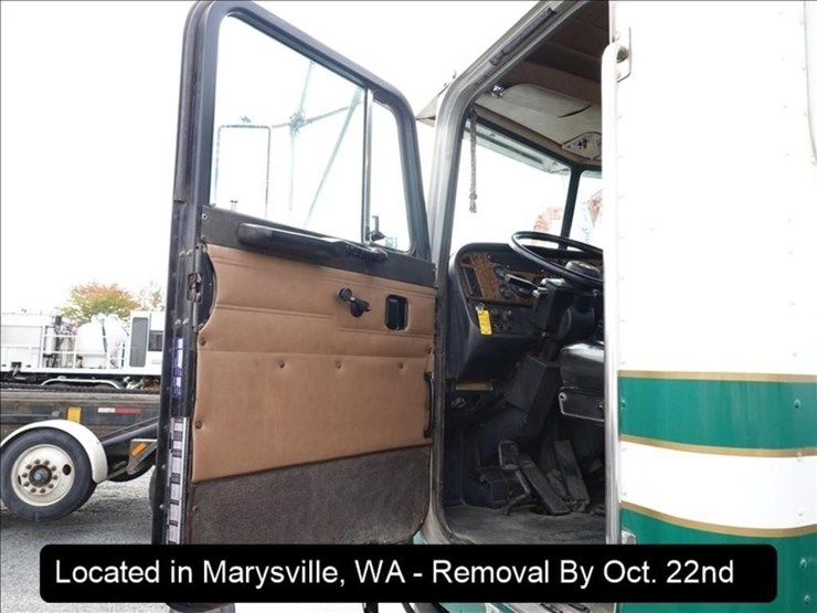 2001-peterbilt-357-image-19