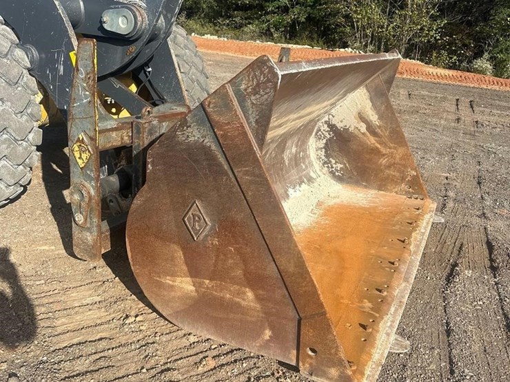 2017-deere-624kii-image-9