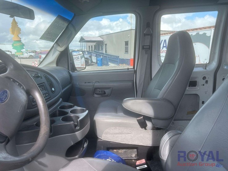 2007-ford-cargo-image-11