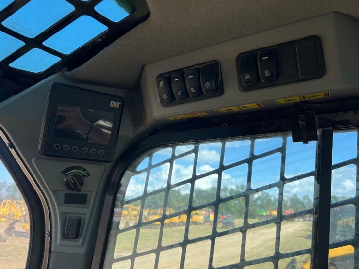 2021-caterpillar-299d3-xe-image-24