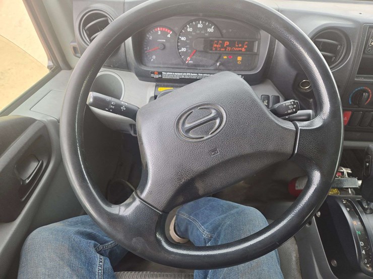 2019-hino-195-image-20