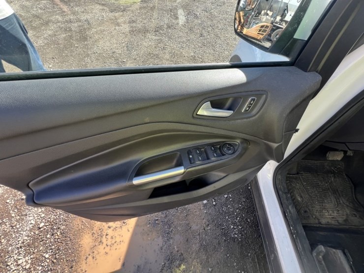 2014-ford-escape-image-25