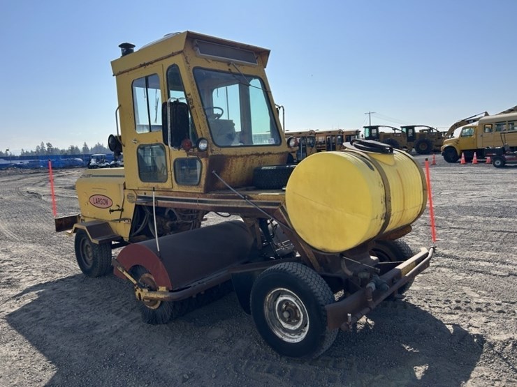 larson-6330-broom-sweeper-image-7