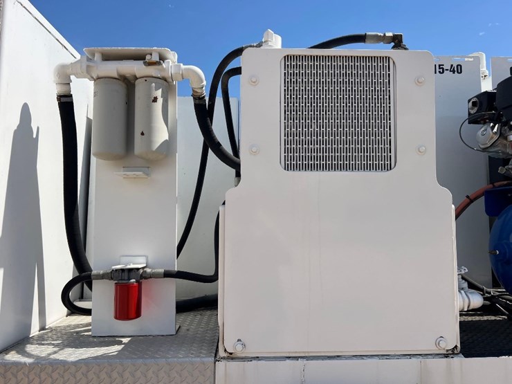 2012-peterbilt-pb348-fuel-&-lube-truck-image-28