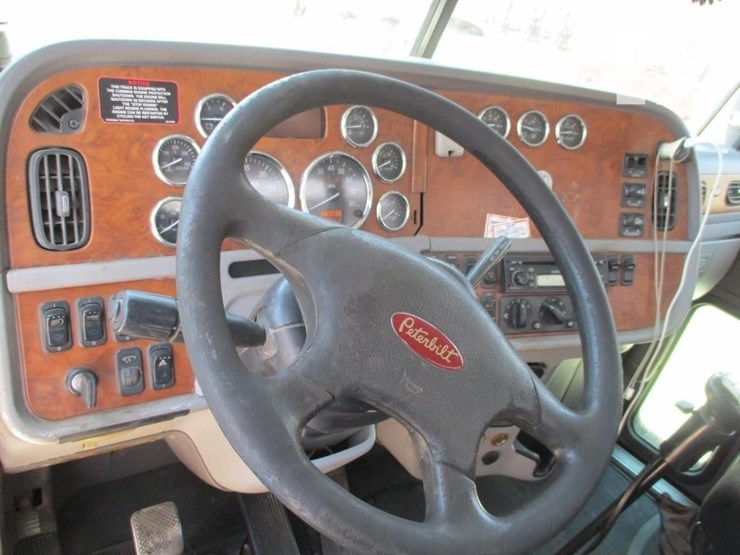 2008-peterbilt-365-image-13