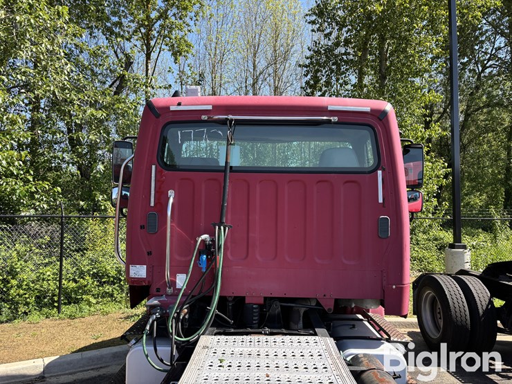 2006-freightliner-m2-truck-tractor-image-16