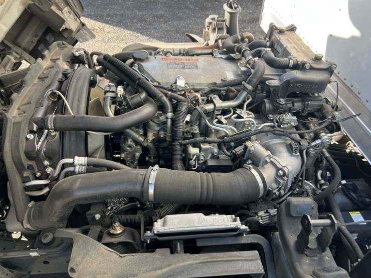 2013-isuzu-nrr-image-13