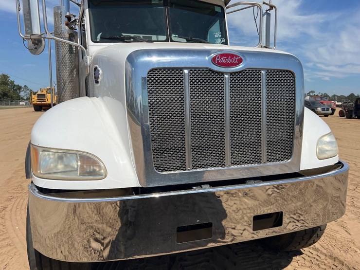 2012-peterbilt-pb348-fuel-&-lube-truck-image-37