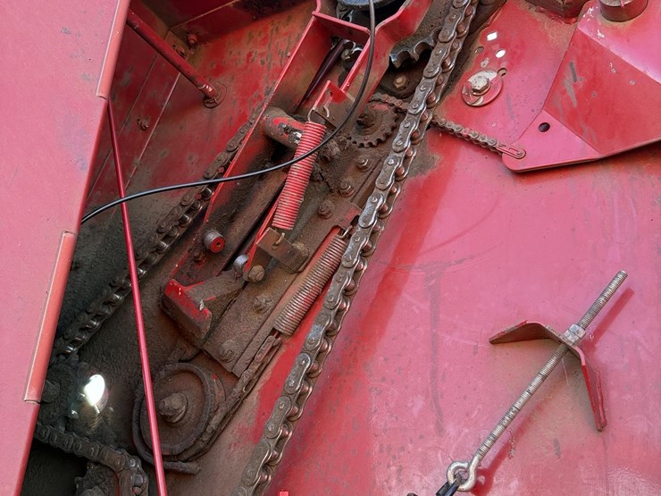 new-holland-688-image-16