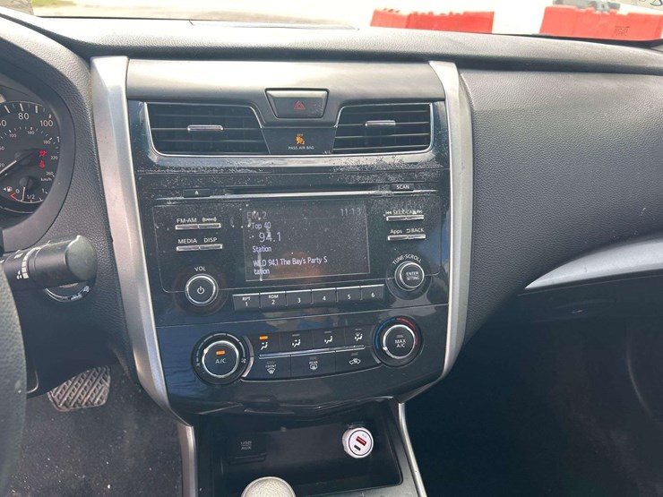 2015-nissan-altima-sedan-image-15
