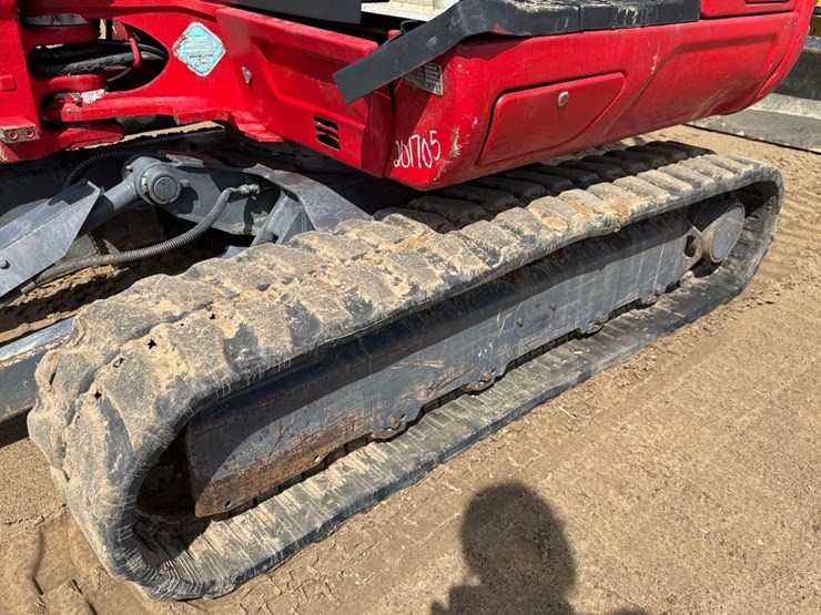 takeuchi-tb240-image-9