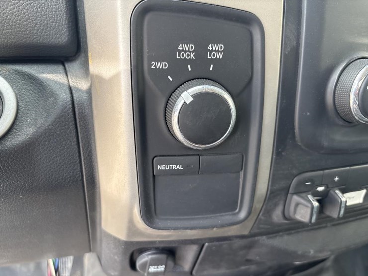 2016-dodge-ram-3500-image-46