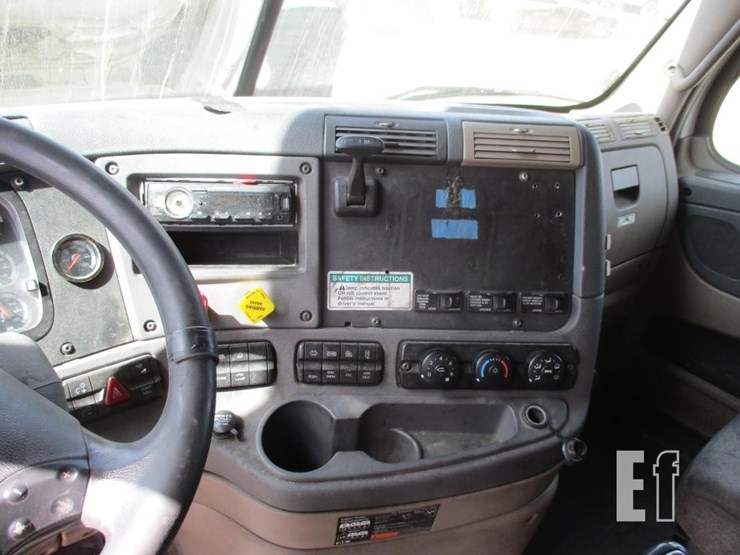 2012-freightliner-cascadia-125-image-9