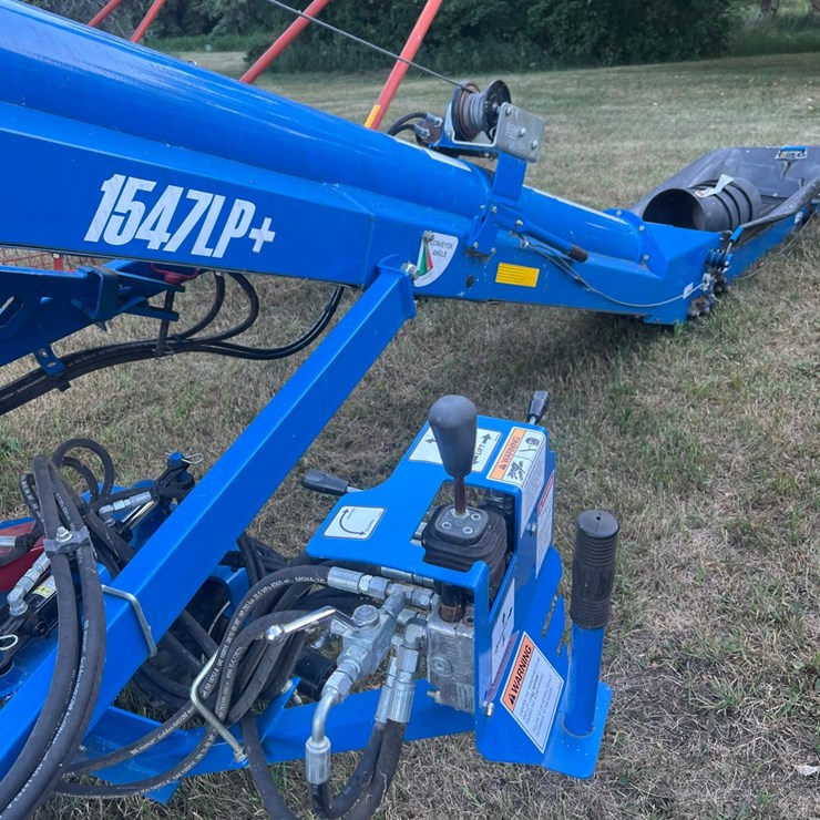 Grainbelt 1547 conveyor, self propelled, like new, equipped with 26.5 Kohler gas twin cylinder engine, excellent condition