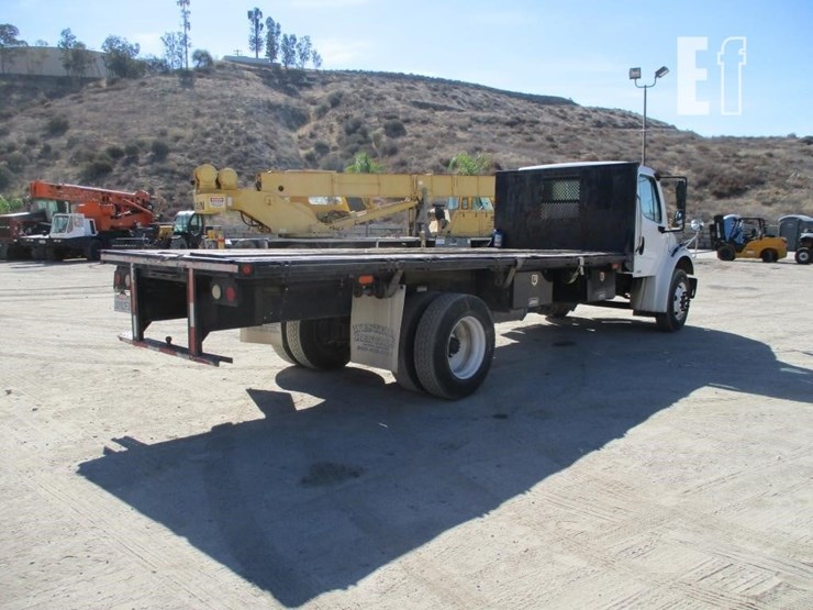 2012-freightliner-business-class-m2-106-image-3