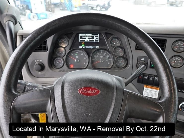 2015-peterbilt-567-image-25