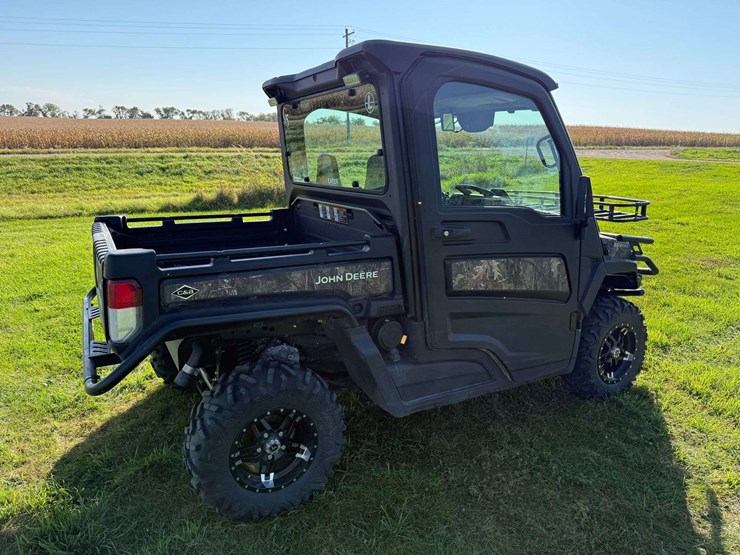 2021-john-deere-gator-image-4