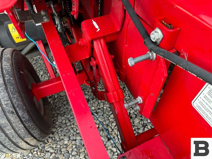 2016-massey-ferguson-1842-image-22