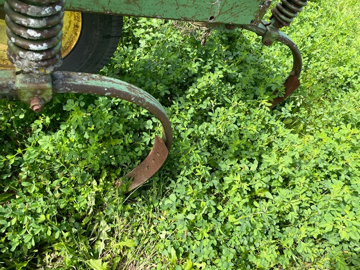 john-deere-11-image-11