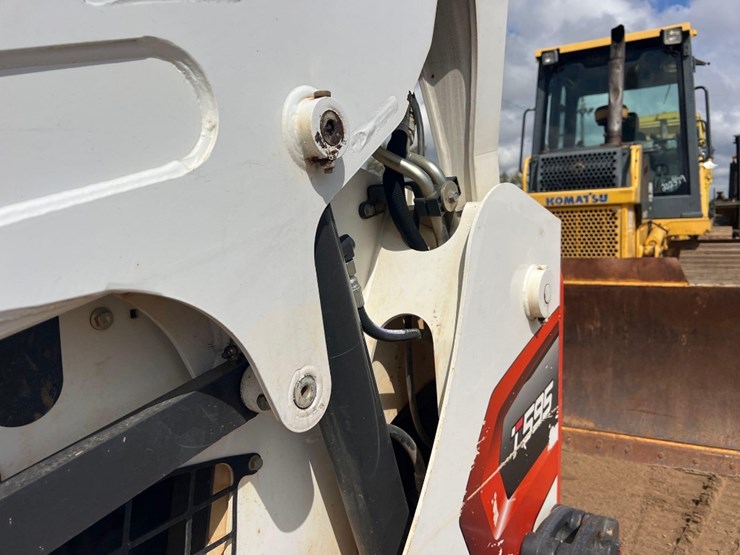 2022-bobcat-t595-image-24