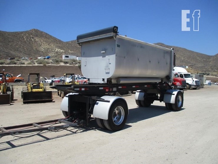 2002-peterbilt-365-image-1