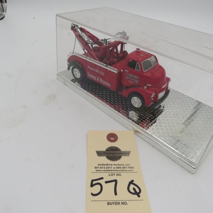 First Gear Collectible 1952 GMC Wrecker in Case