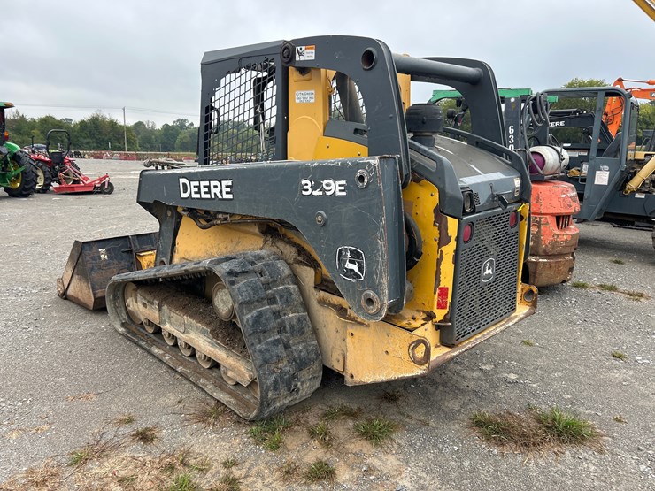 deere-329e-image-3