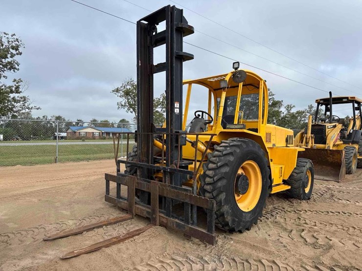 sellick-s80j4e-4-rough-terrain-forklift-image-2