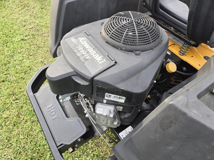 #2867-•-2017-cub-cadet-rztlx-zero-turn-mower-image-8
