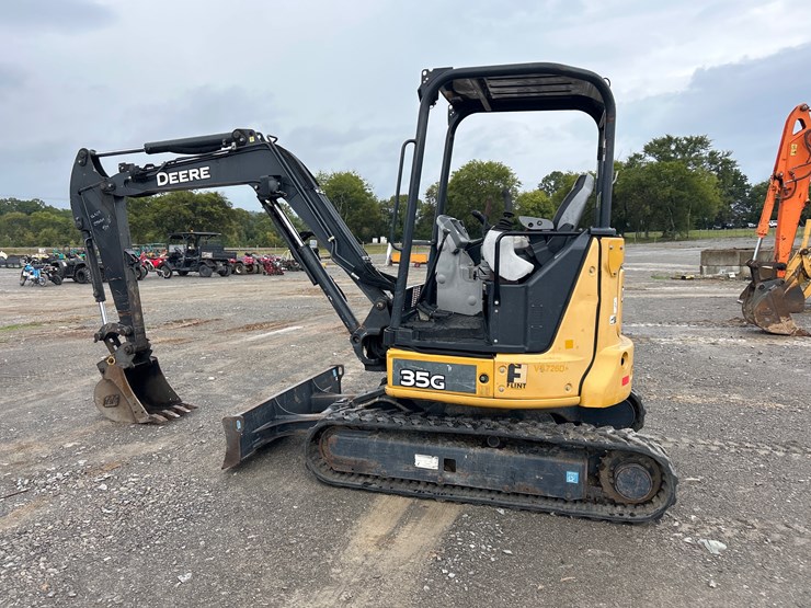 2017-deere-35g-image-2