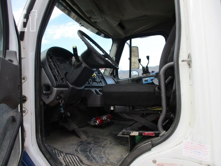 2008-freightliner-business-class-m2-106-image-8