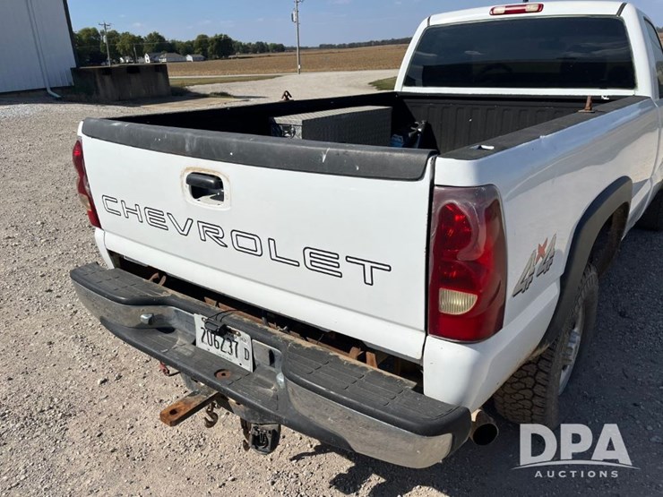2003-chevrolet-2500hd-image-32