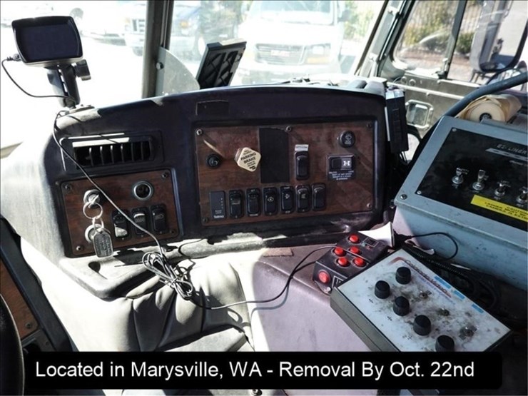 2009-peterbilt-pb320-image-38