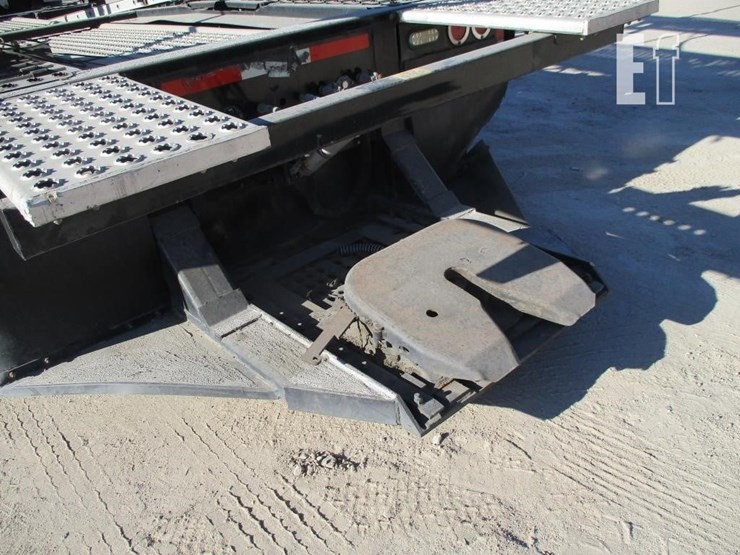 2016-freightliner-114sd-image-16