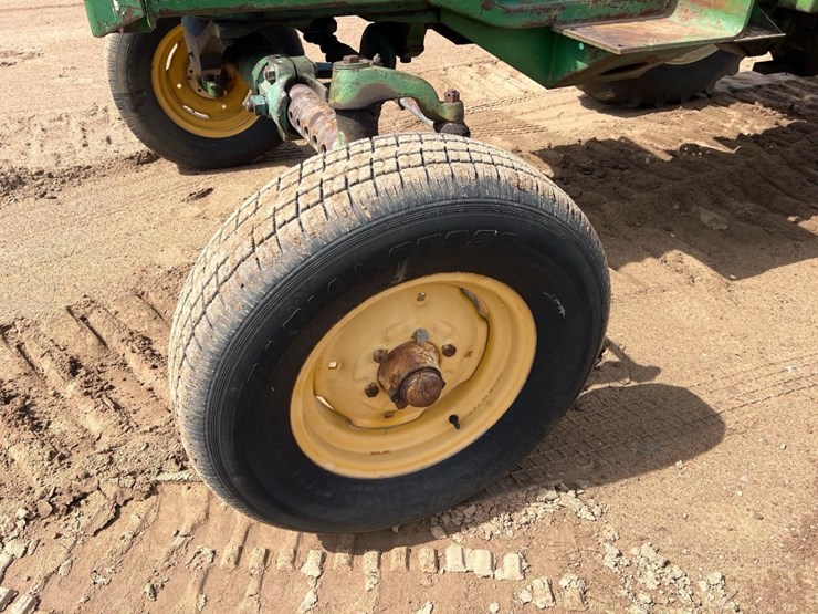 john-deere-3020-image-8