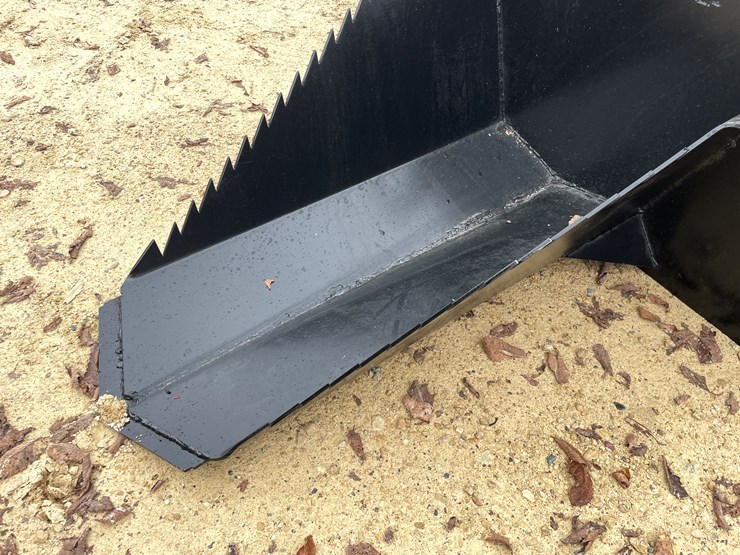 #2015-•-new-kc-40"-skid-steer-spade-bucket-image-9