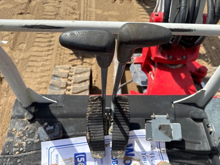 takeuchi-tb240-image-31