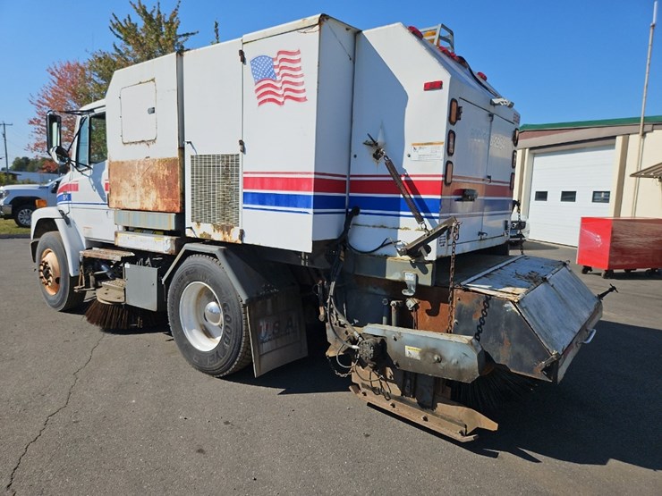 2003-freightliner-fl70-image-3