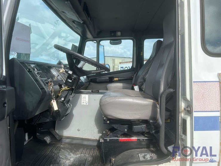 2003-freightliner-fl60-image-7