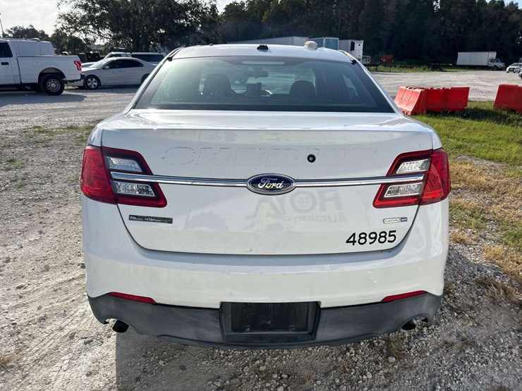 2014-ford-taurus-awd-sedan-image-25
