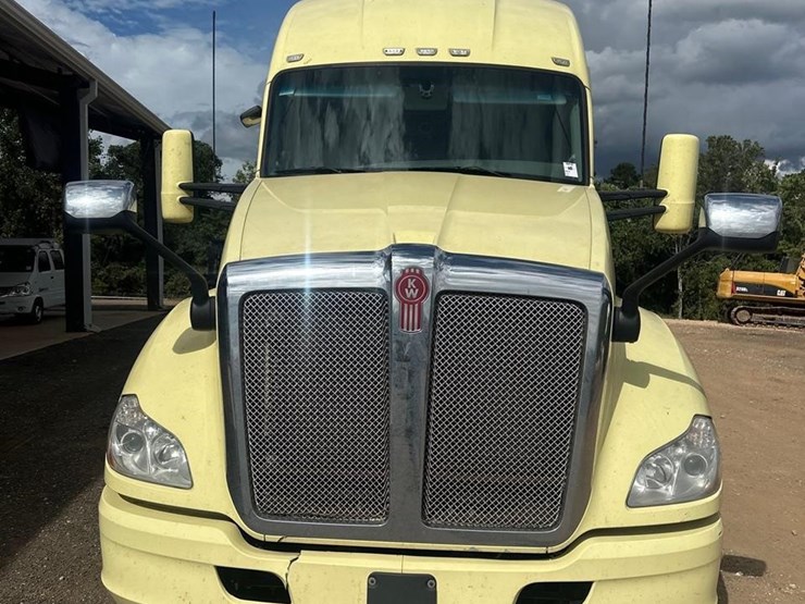 2019-kenworth-t680-image-2
