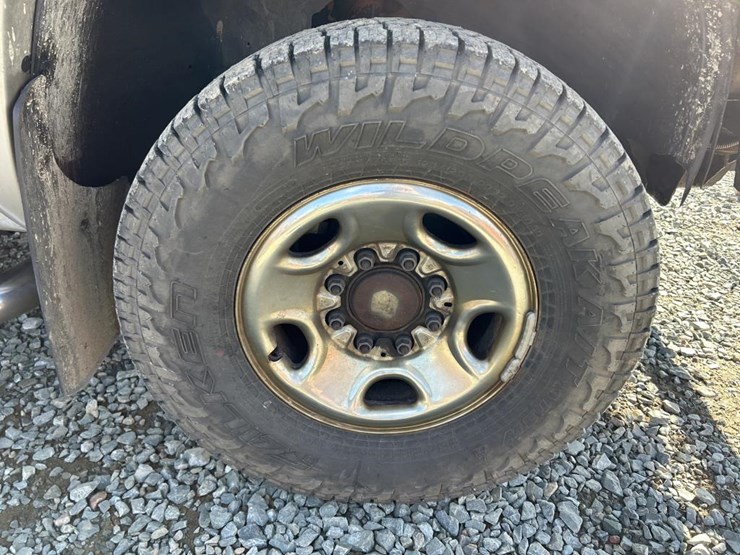 2005-gmc-2500-image-64