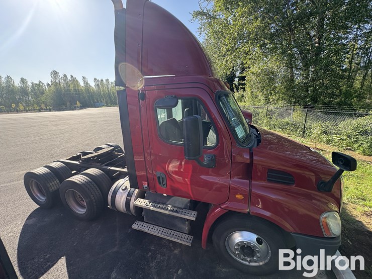 2016-freightliner-ca113dc-truck-tractor-image-4
