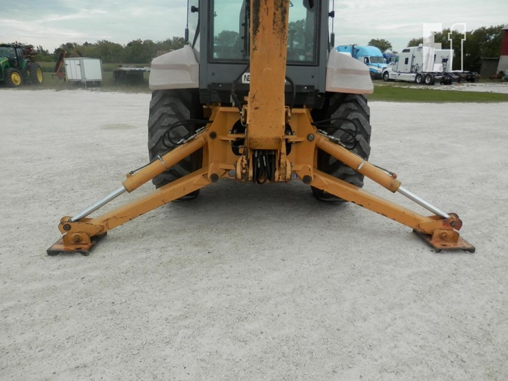 new-holland-555e-image-24