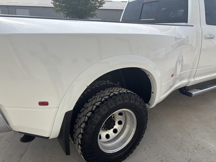 2017-dodge-ram-3500-image-18