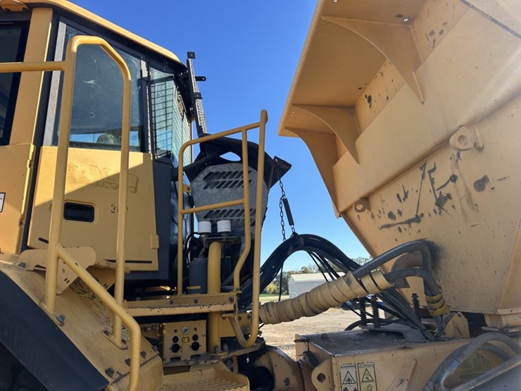 2004-volvo-a40d-image-13