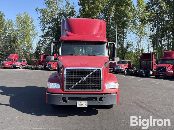 2015-volvo-vnm42t-truck-tractor-image-2