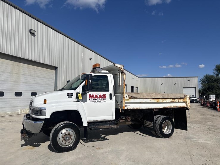 #5081-•-2005-gmc-c4500-4x4-single-axle-dump-truck-image-1